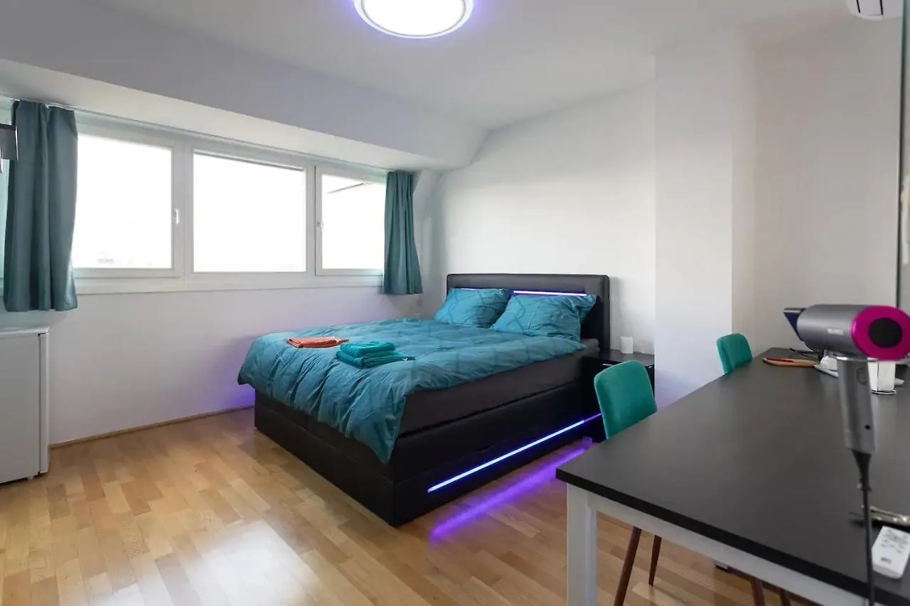 Private Room With Ac- Microwave, Personal Fridge & Metro Access - 7 Min To Center Vienna Austria
