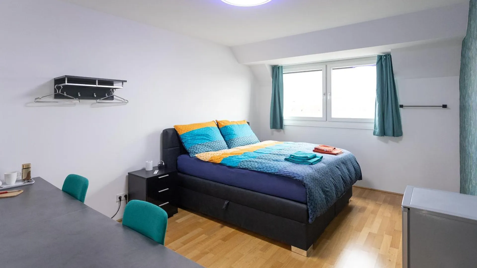 Homestay Private Room With Ac- Microwave, Personal Fridge & Metro Access - 7 Min To Center Vienna