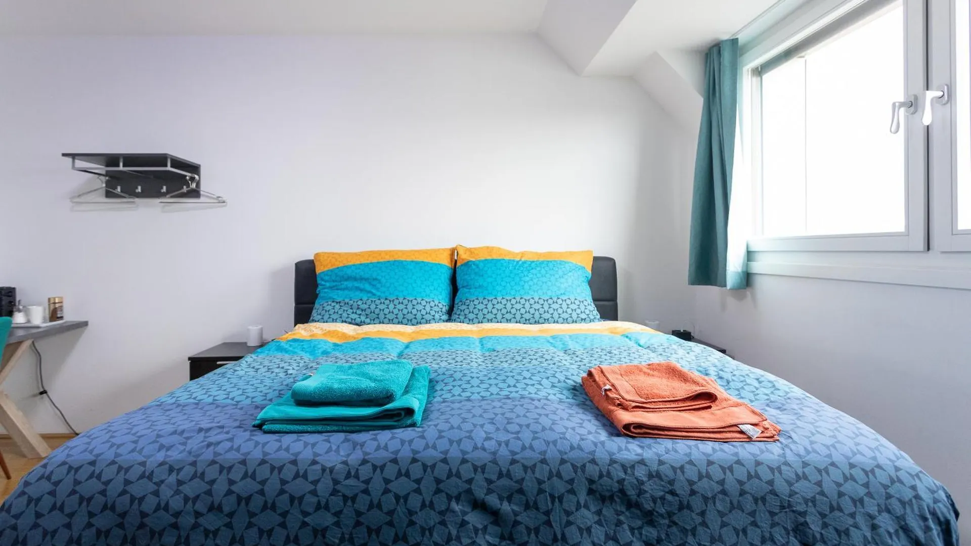 Homestay Private Room With Ac- Microwave, Personal Fridge & Metro Access - 7 Min To Center Vienna