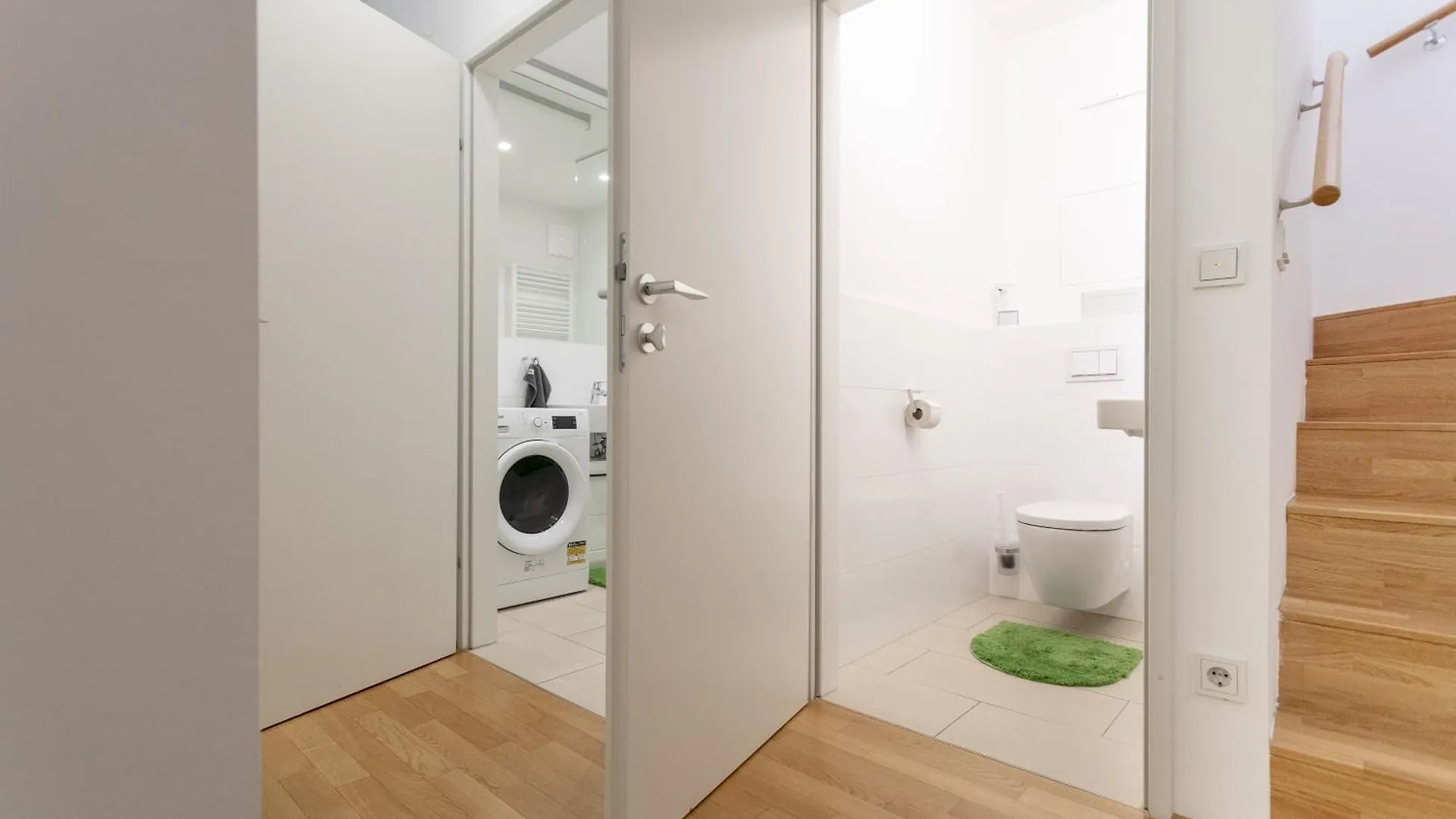 Private Room With Ac- Microwave, Personal Fridge & Metro Access - 7 Min To Center Vienna 0*,  Austria