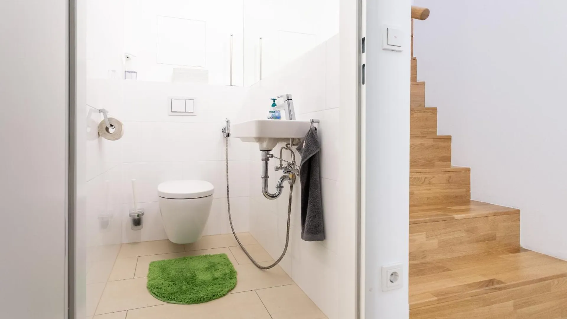 Private Room With Ac- Microwave, Personal Fridge & Metro Access - 7 Min To Center Vienna