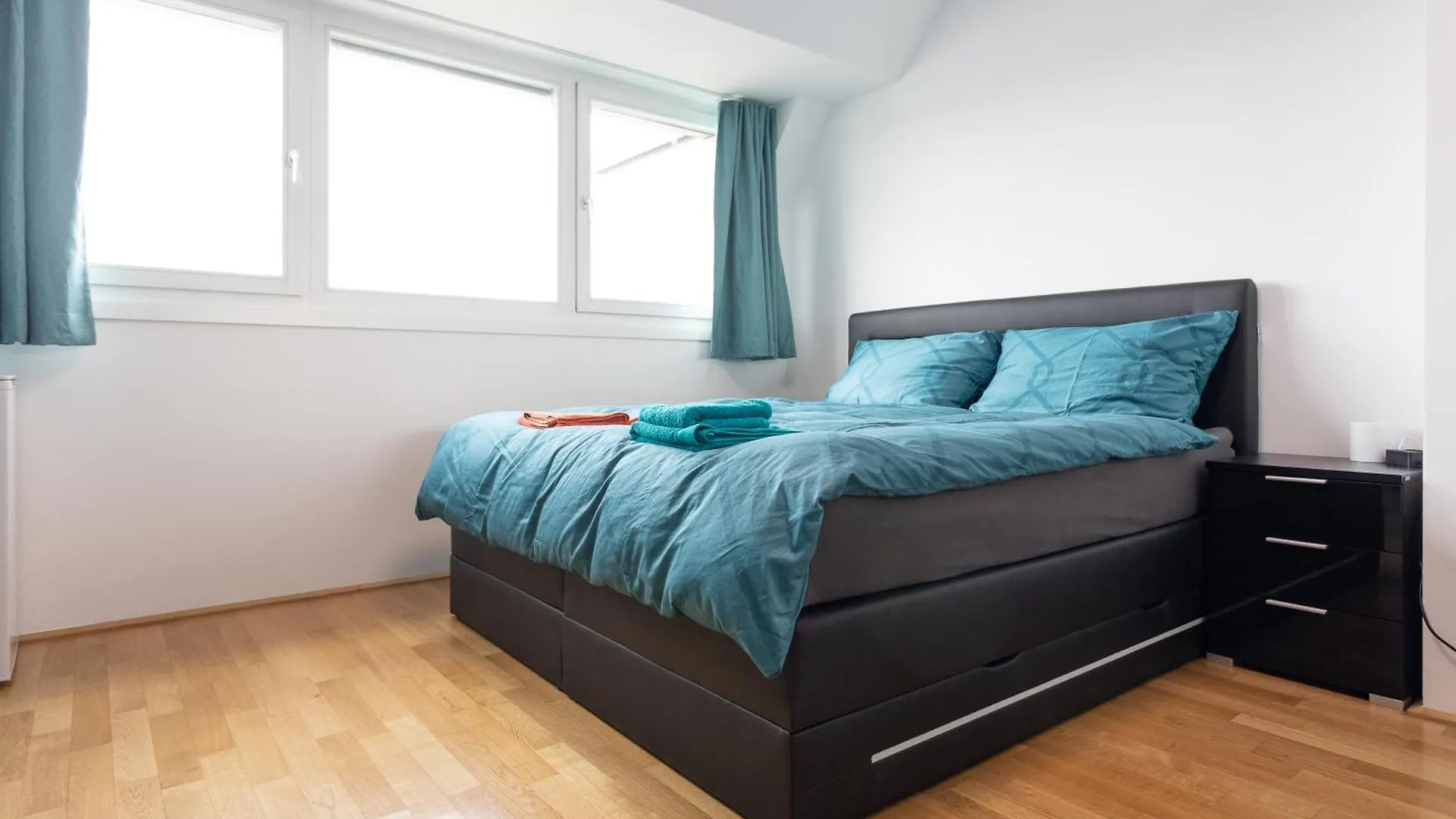 Homestay Private Room With Ac- Microwave, Personal Fridge & Metro Access - 7 Min To Center Vienna