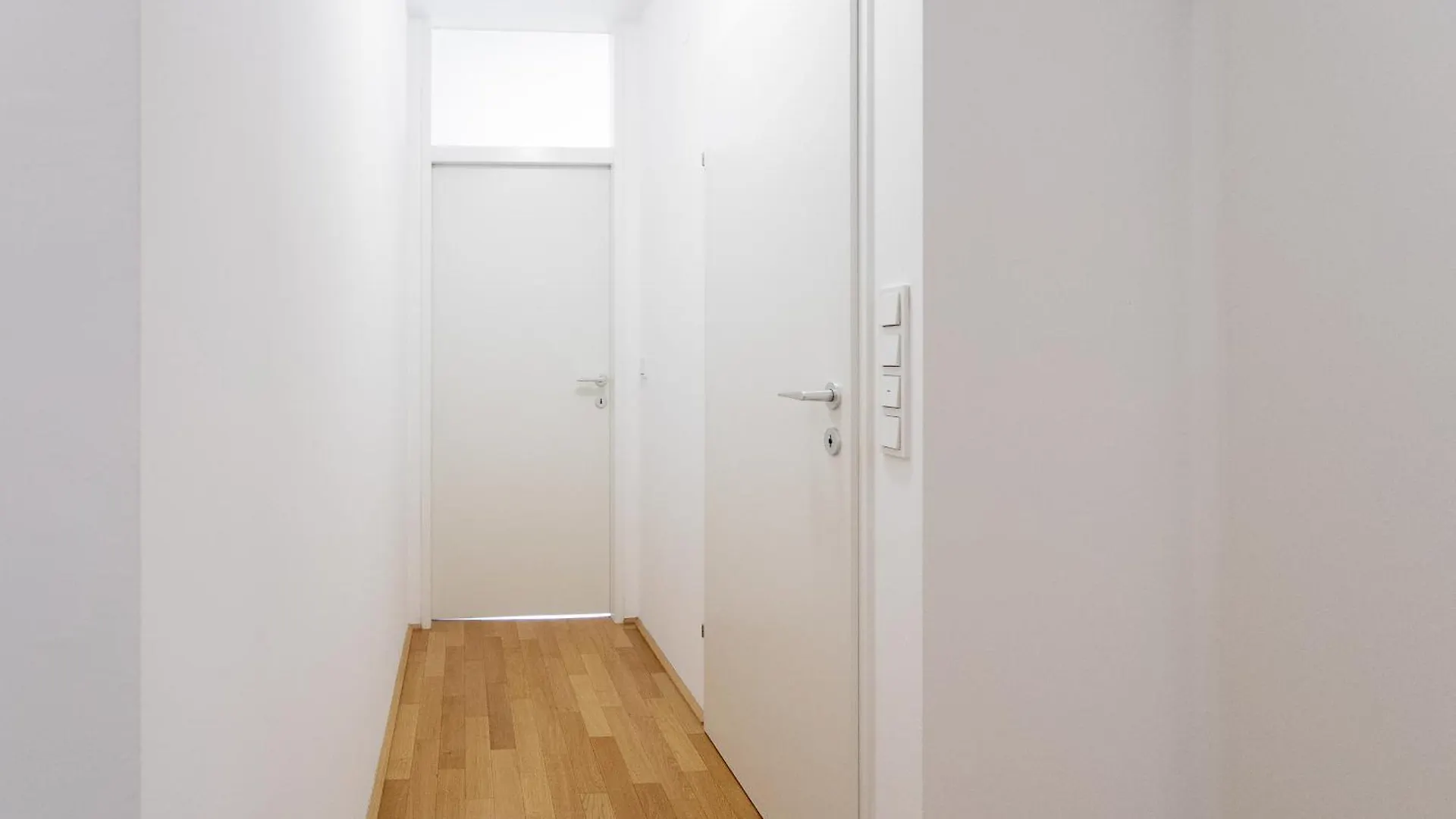 Private Room With Ac- Microwave, Personal Fridge & Metro Access - 7 Min To Center Vienna Homestay