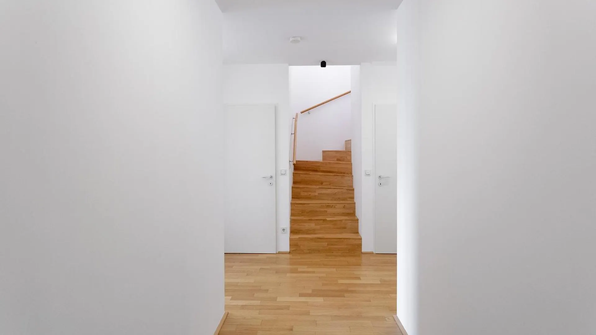 Private Room With Ac- Microwave, Personal Fridge & Metro Access - 7 Min To Center Vienna Austria