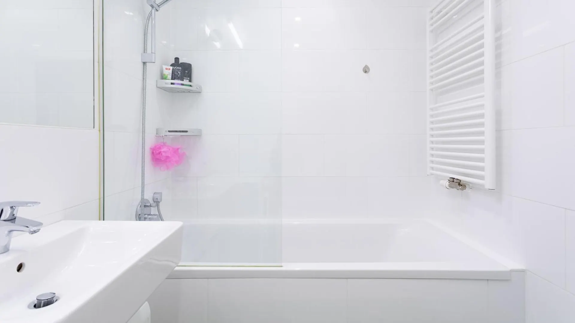Private Room With Ac- Microwave, Personal Fridge & Metro Access - 7 Min To Center Vienna