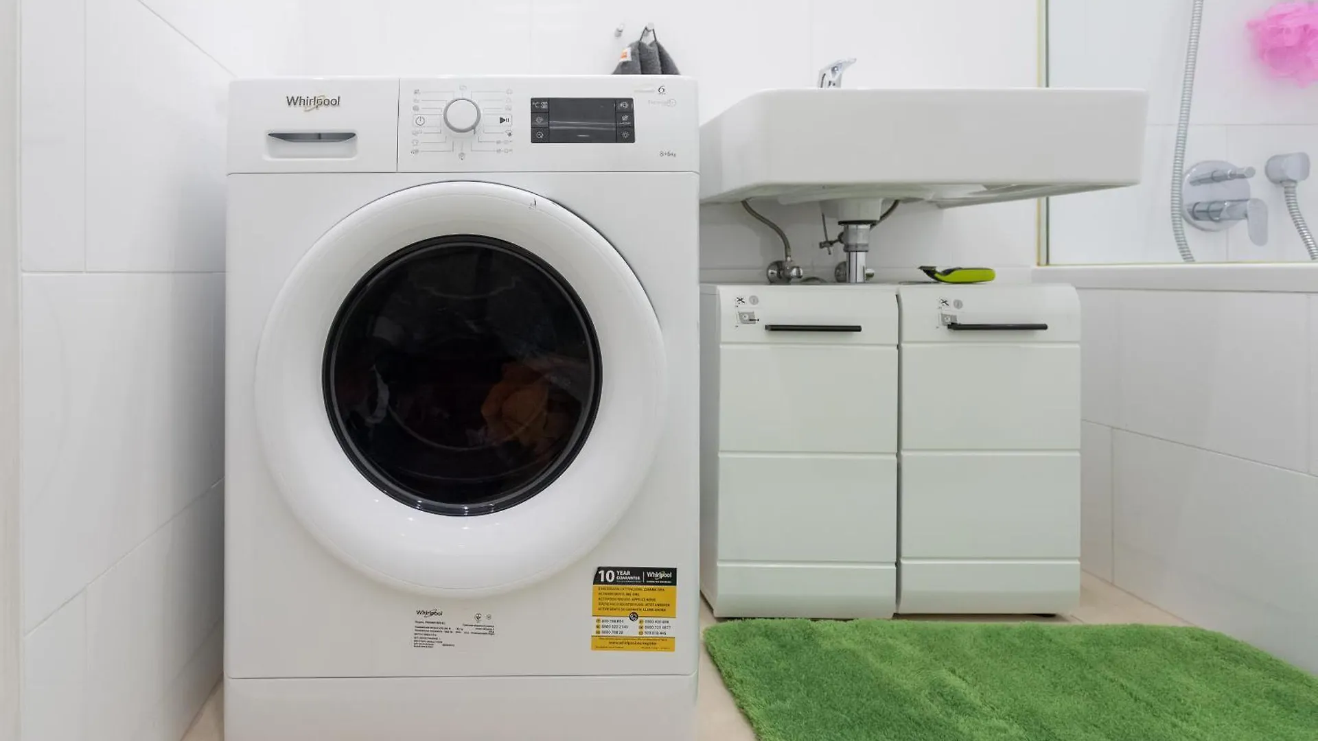 Private Room With Ac- Microwave, Personal Fridge & Metro Access - 7 Min To Center Vienna 0*,  Austria