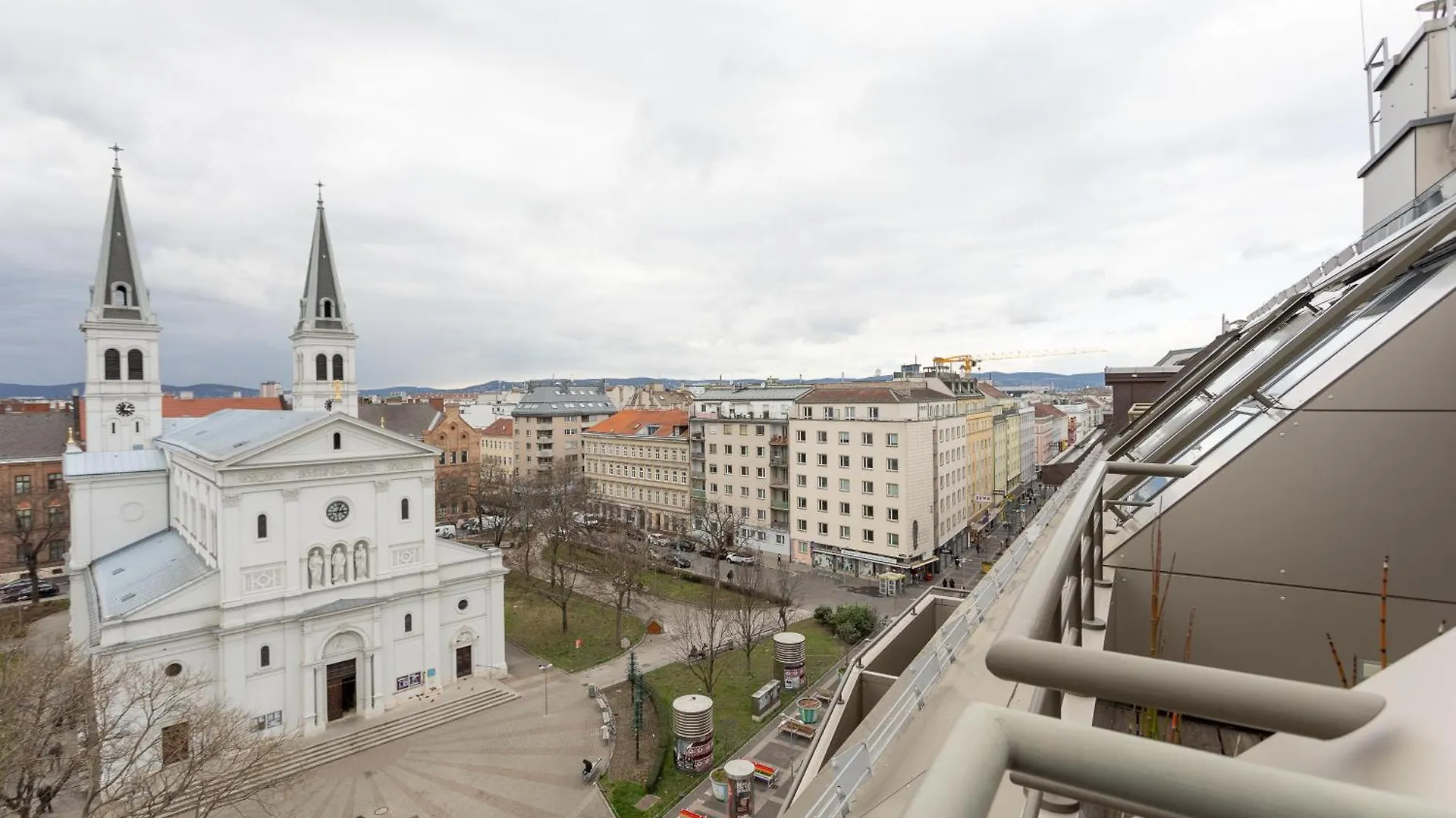 Private Room With Ac- Microwave, Personal Fridge & Metro Access - 7 Min To Center Vienna Homestay